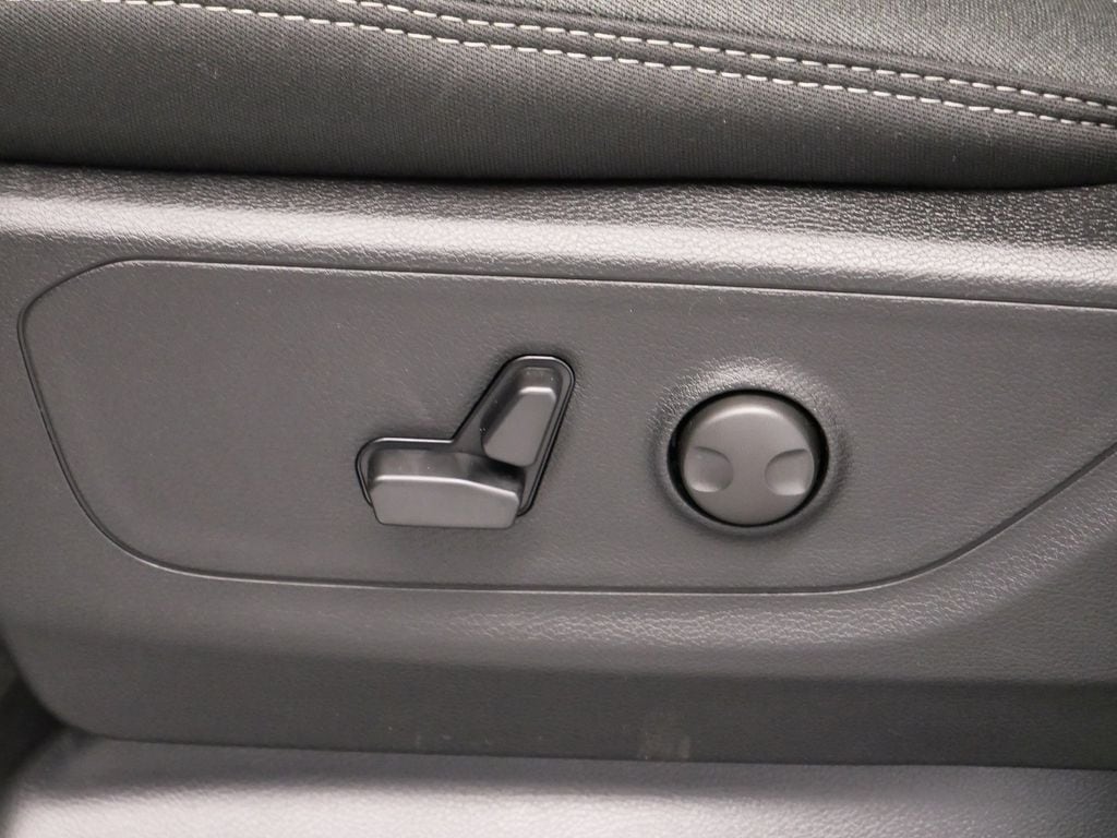 Thumbnail: 2026 RAM 1500 - 4