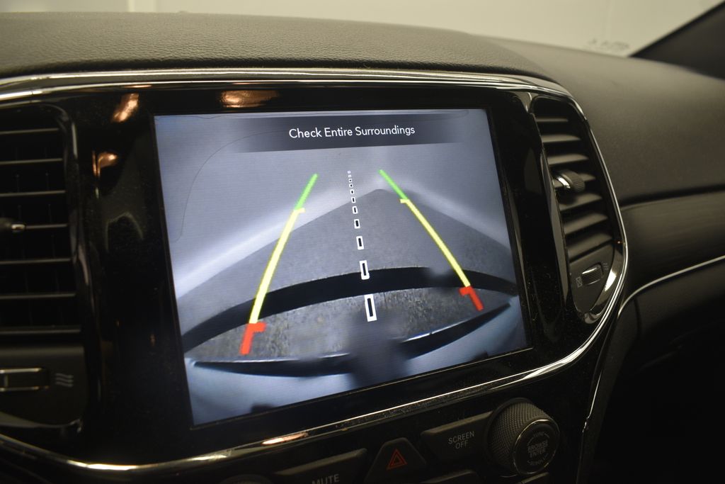 Thumbnail: 2020 Jeep Grand Cherokee - 24