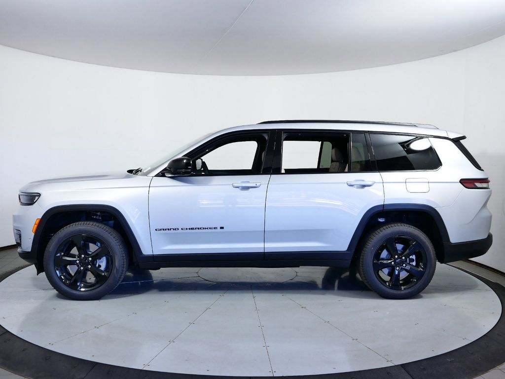 Thumbnail: 2025 Jeep Grand Cherokee L - 17