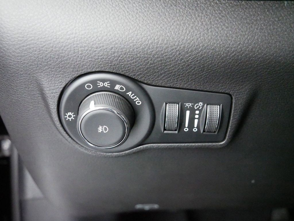 Thumbnail: 2025 Jeep Compass - 38