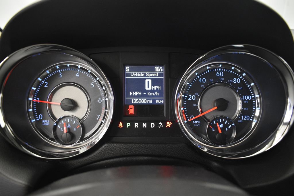 Thumbnail: 2014 Chrysler Town & Country - 39