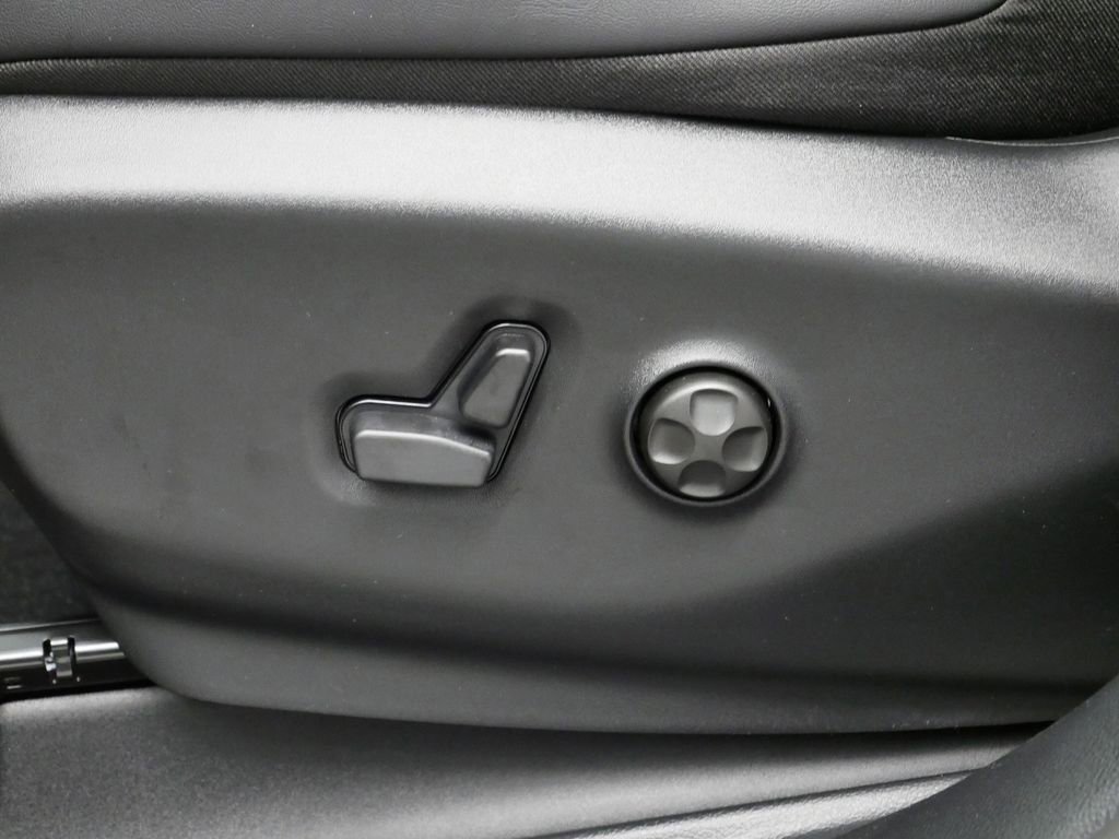 Thumbnail: 2026 Chrysler Pacifica - 18