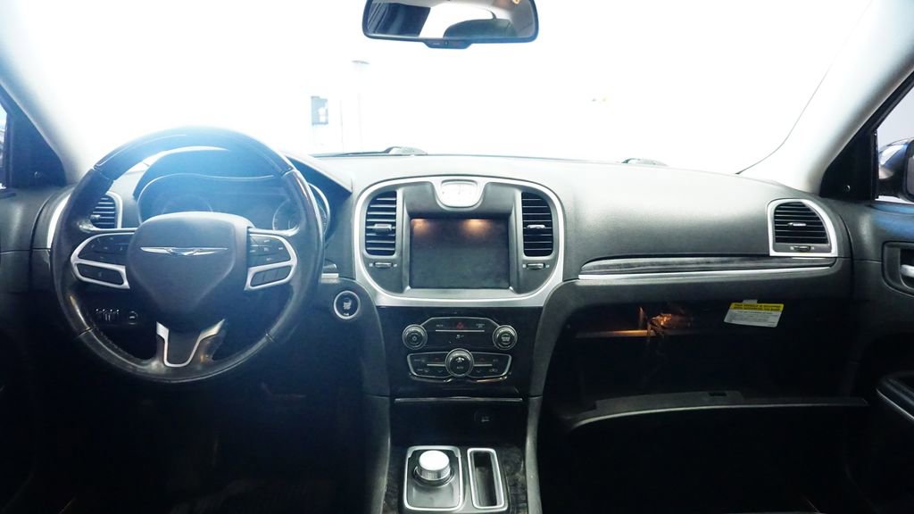 Thumbnail: 2019 Chrysler 300 - 21