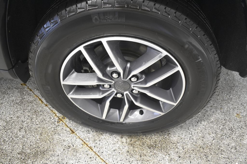 Thumbnail: 2020 Jeep Grand Cherokee - 17