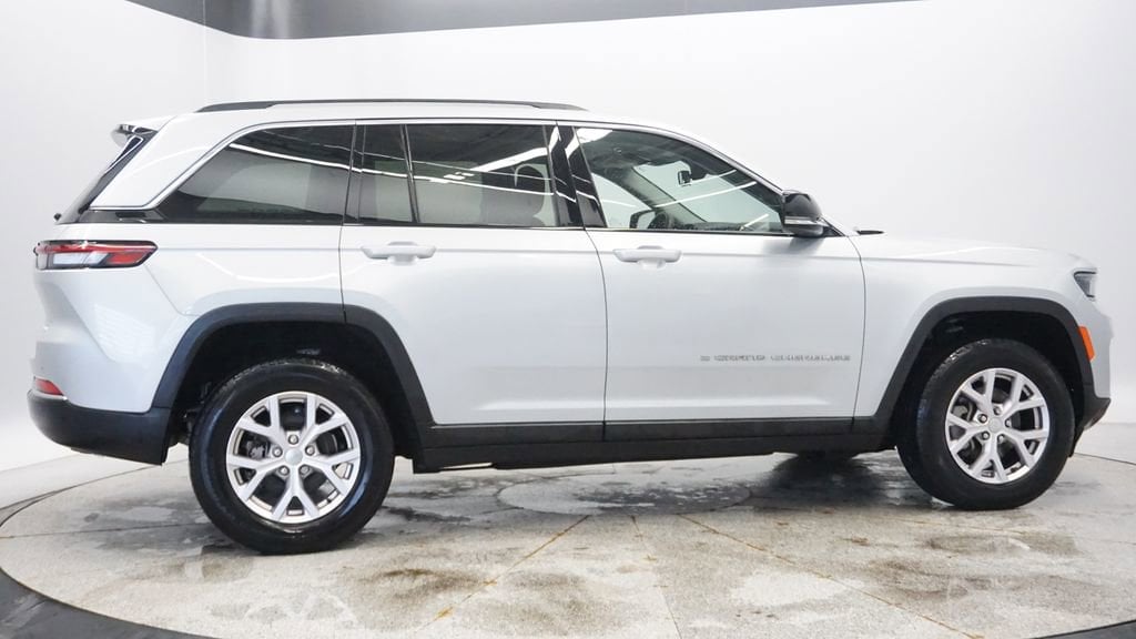 Thumbnail: 2022 Jeep Grand Cherokee - 8