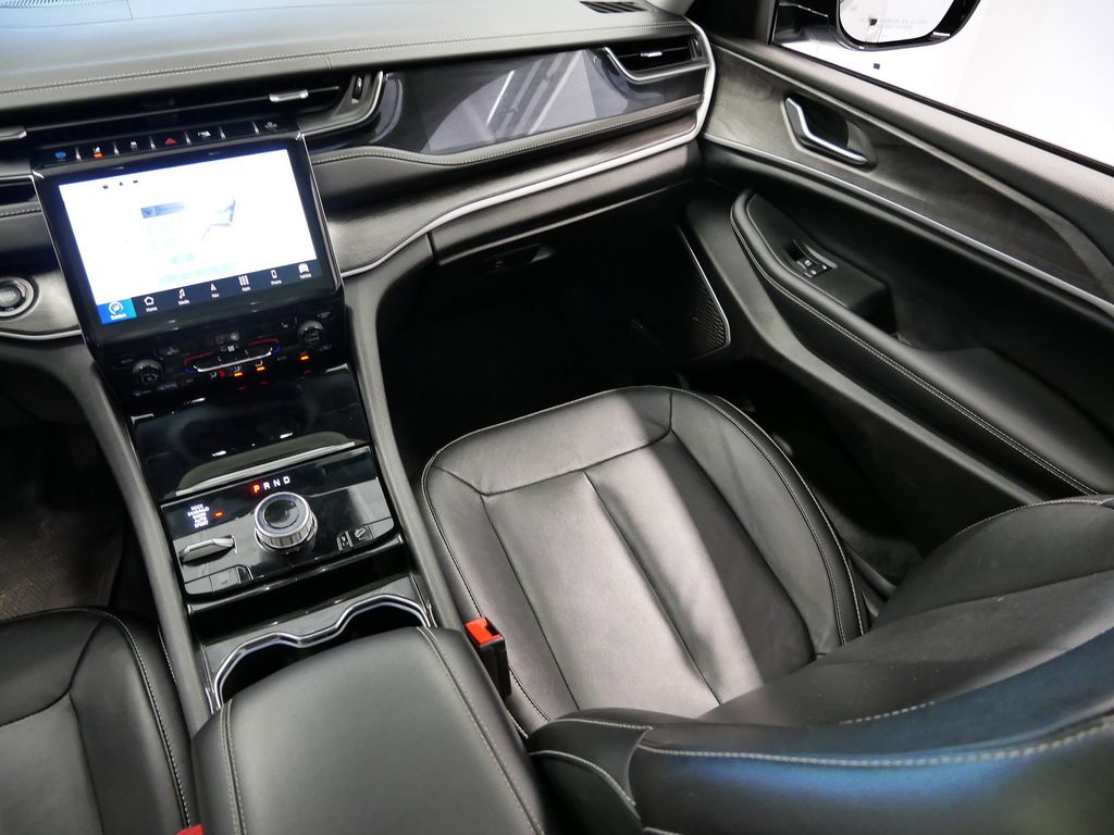 Thumbnail: 2022 Jeep Grand Cherokee - 28