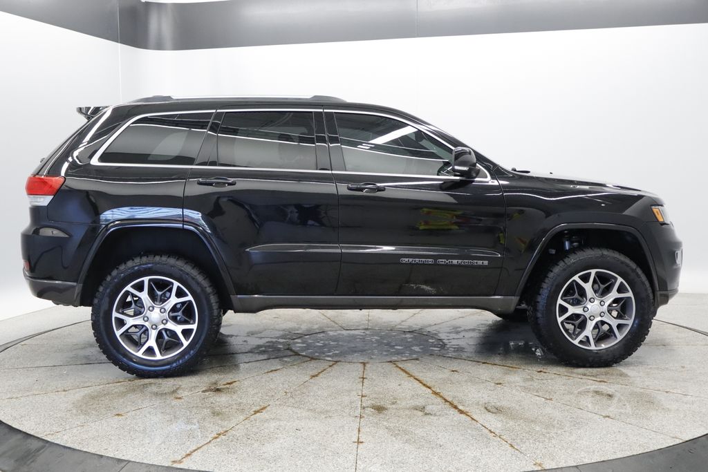 Thumbnail: 2018 Jeep Grand Cherokee - 6