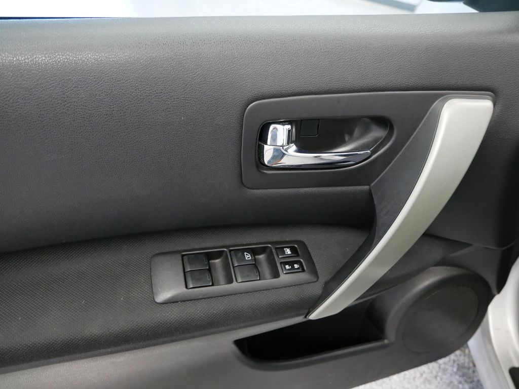 Thumbnail: 2014 Nissan Rogue - 17