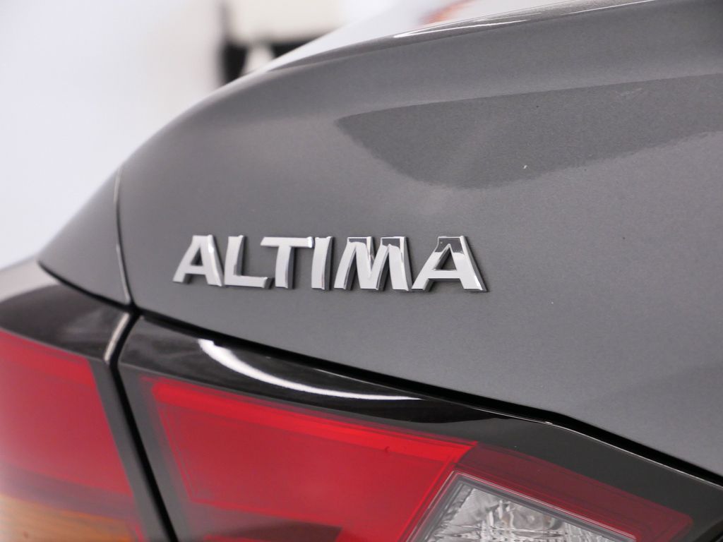 Thumbnail: 2022 Nissan Altima - 22