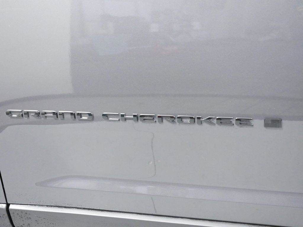 Thumbnail: 2025 Jeep Grand Cherokee - 18