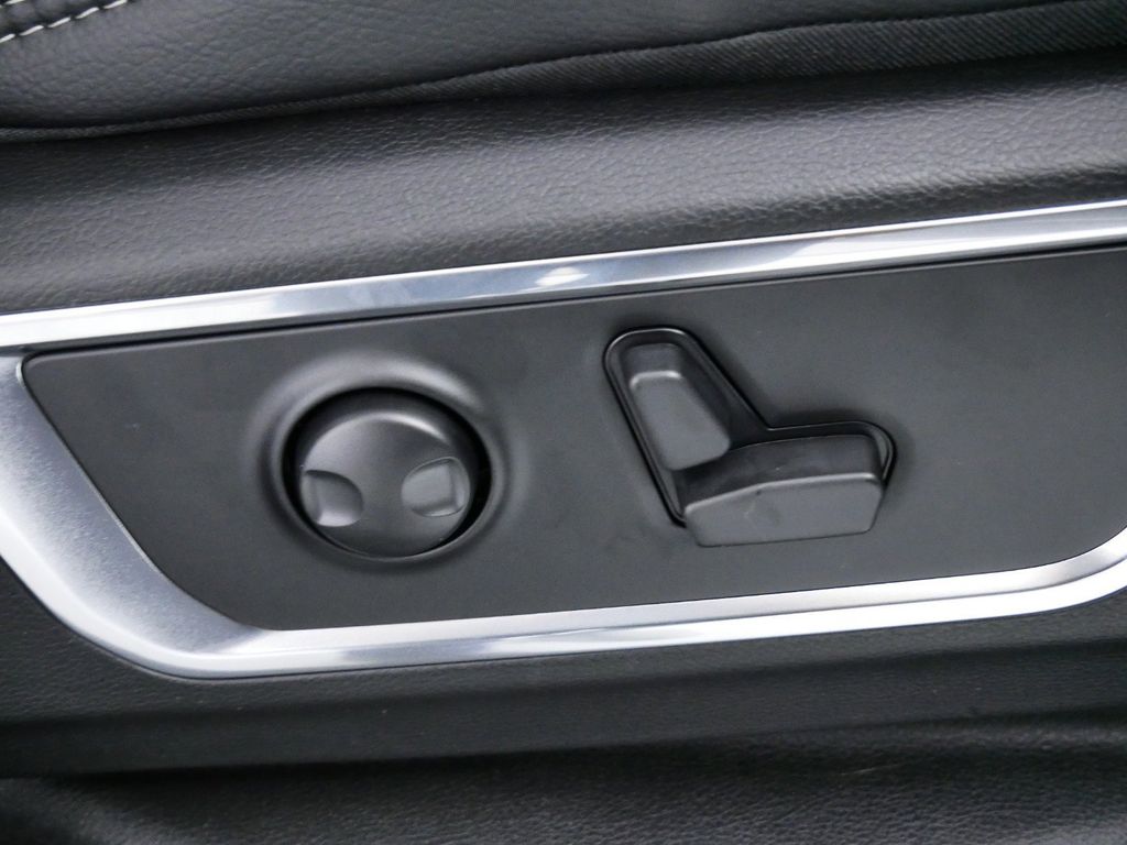 Thumbnail: 2025 RAM 1500 - 27