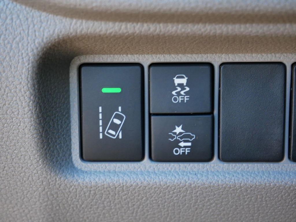 Thumbnail: 2018 Honda Pilot - 26