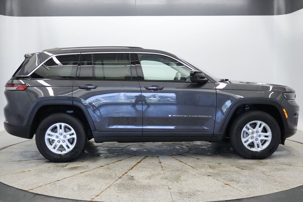Thumbnail: 2023 Jeep Grand Cherokee - 8