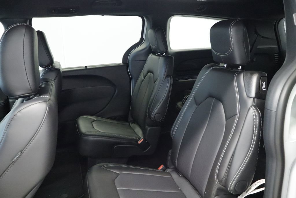 Thumbnail: 2026 Chrysler Pacifica - 19