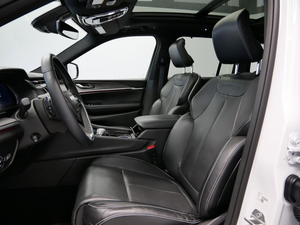 Thumbnail: 2022 Jeep Grand Cherokee - 24