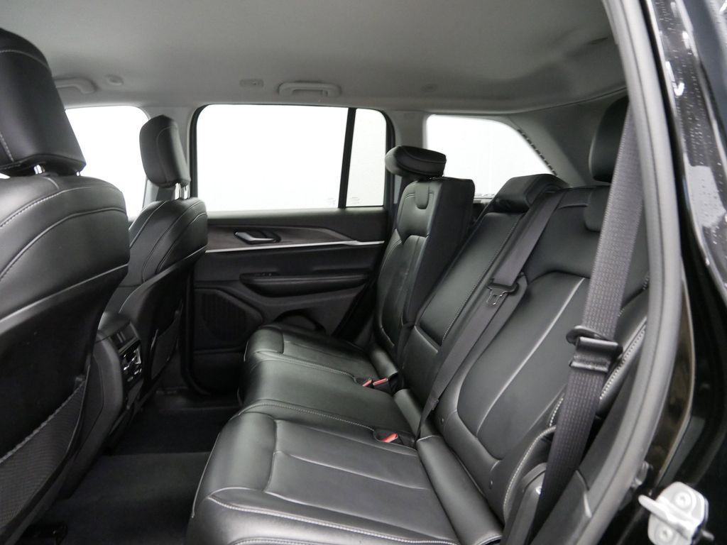 2023 Jeep Grand Cherokee Limited Edition 22
