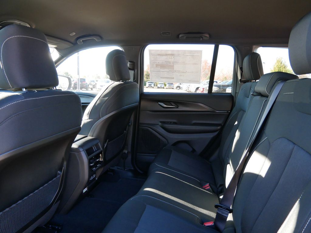 Thumbnail: 2025 Jeep Grand Cherokee - 29