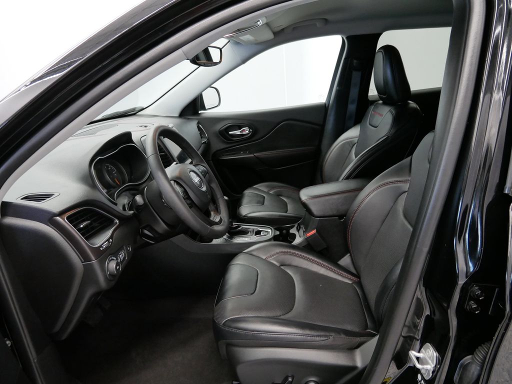 Thumbnail: 2022 Jeep Cherokee - 3