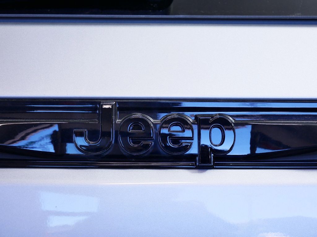 Thumbnail: 2025 Jeep Grand Cherokee - 13