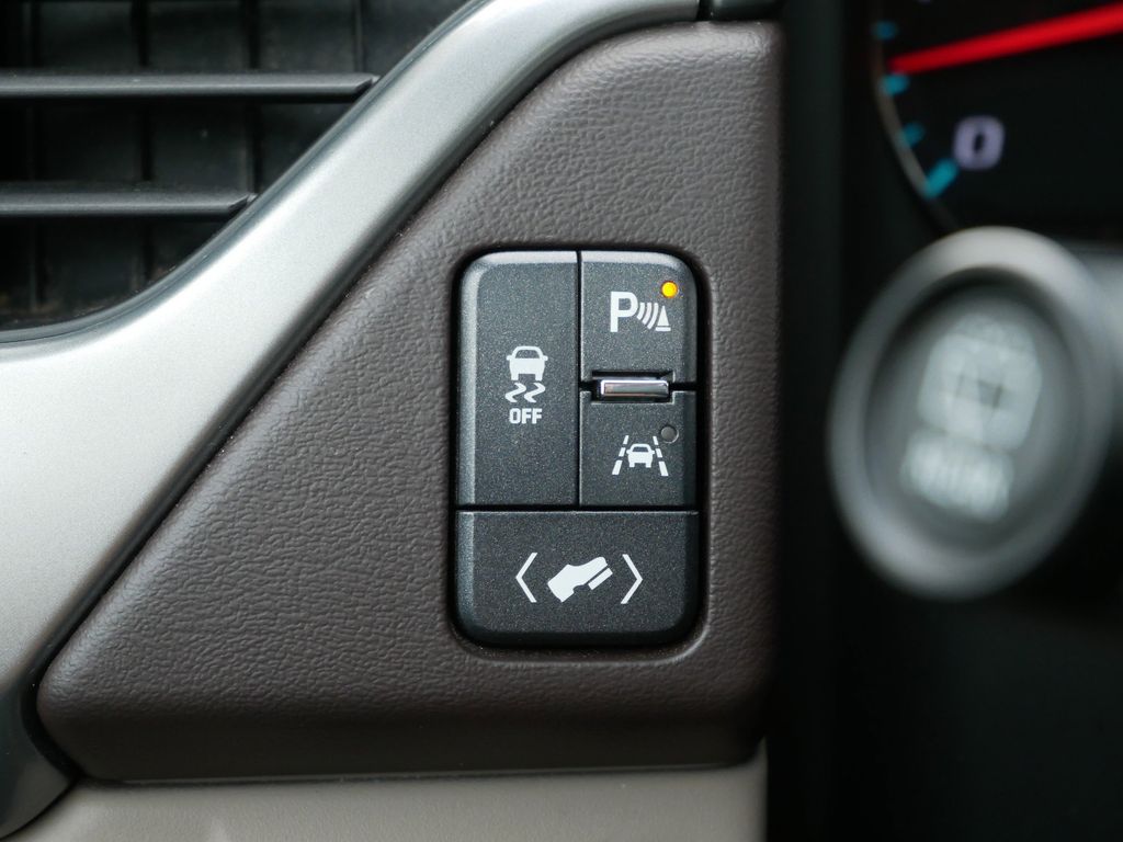 Thumbnail: 2016 Chevrolet Tahoe - 25