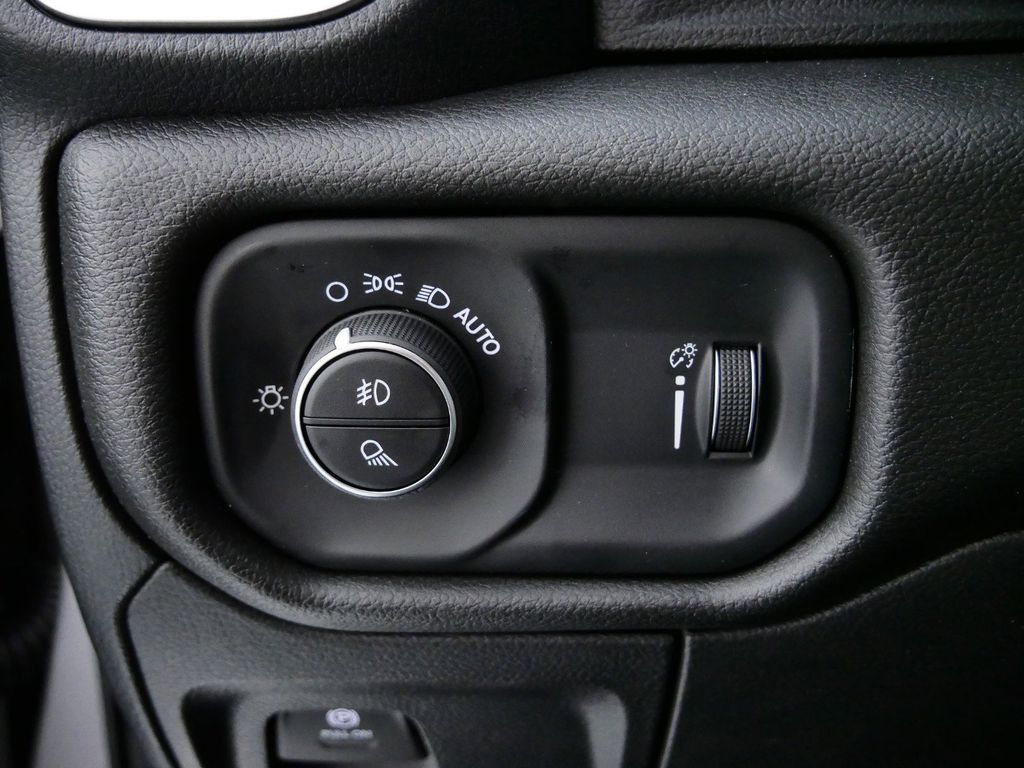 Thumbnail: 2025 RAM 1500 - 37