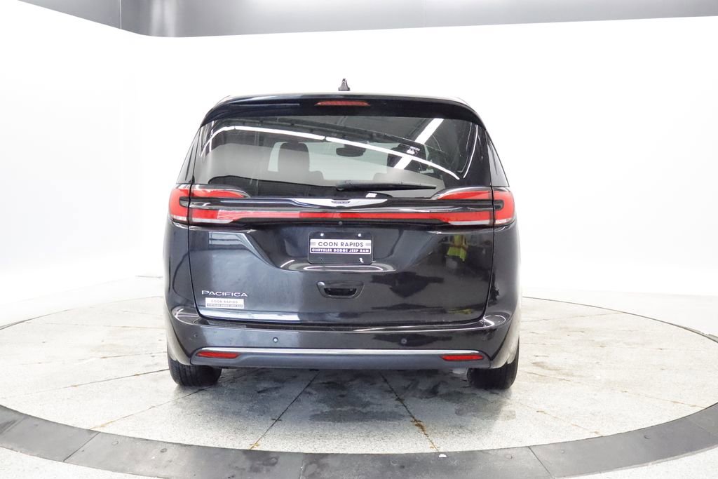 Thumbnail: 2023 Chrysler Pacifica - 4