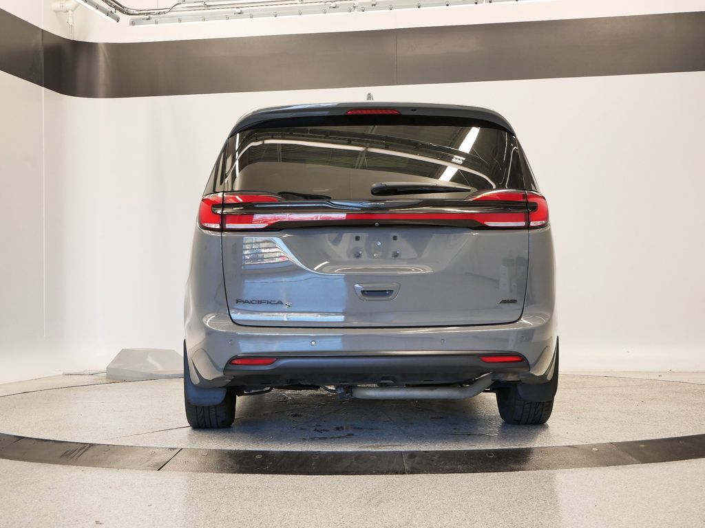 Thumbnail: 2021 Chrysler Pacifica - 4