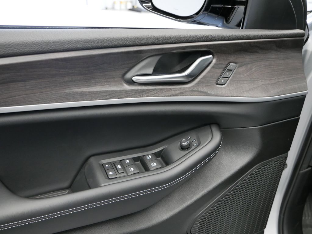 Thumbnail: 2025 Jeep Grand Cherokee - 6