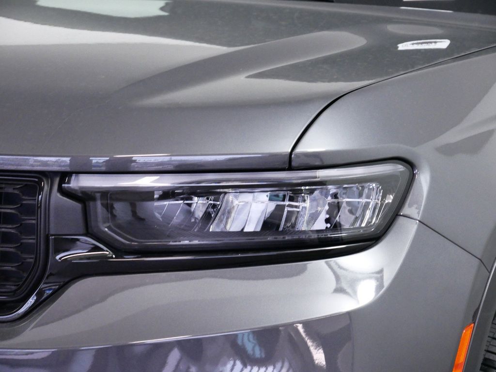 Thumbnail: 2024 Jeep Grand Cherokee - 19