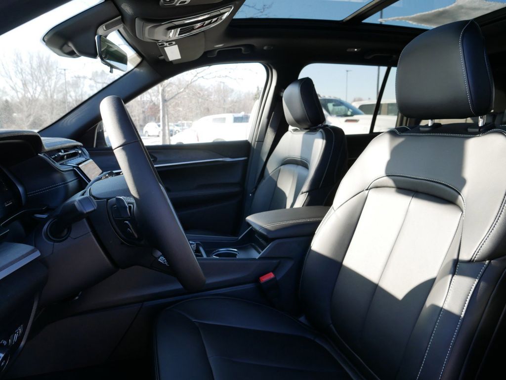 Thumbnail: 2025 Jeep Grand Cherokee - 34