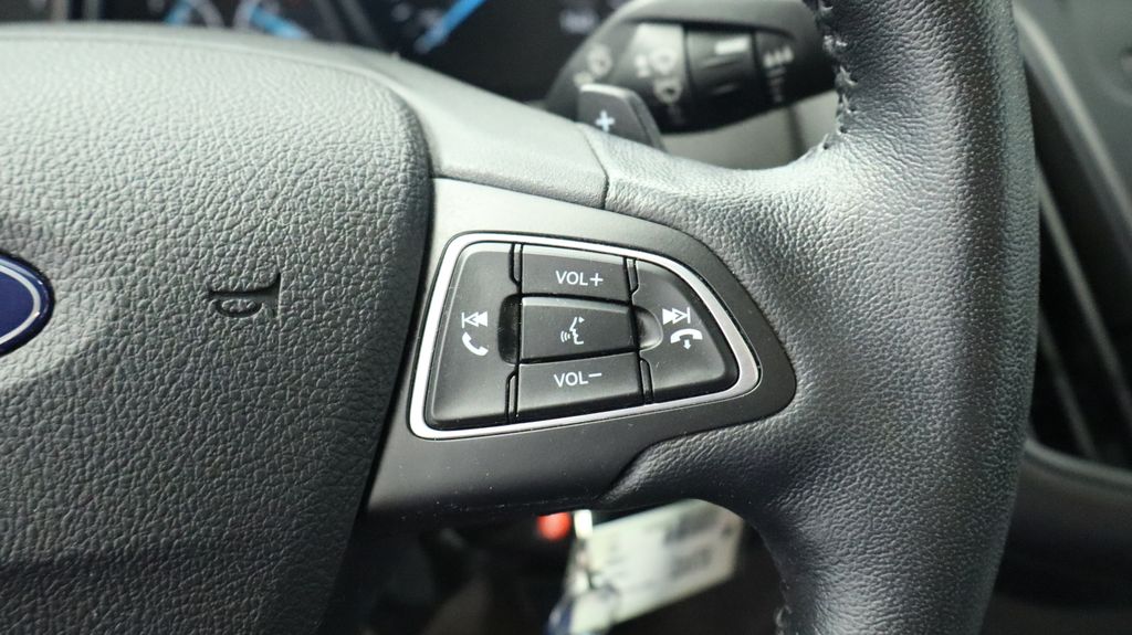 Thumbnail: 2015 Ford Focus - 24