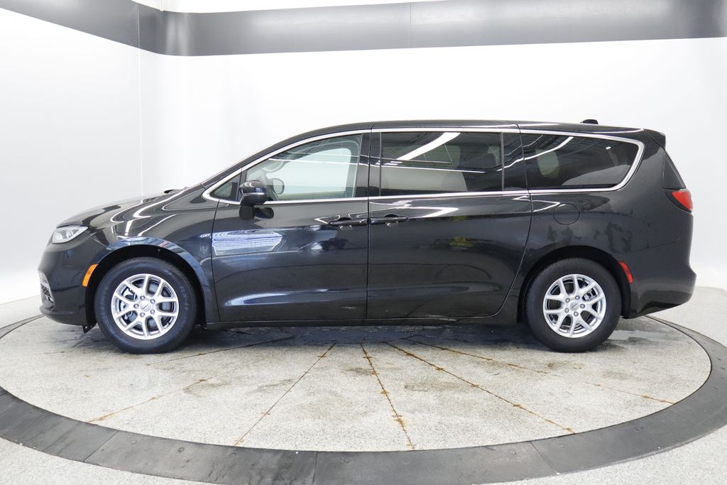 Thumbnail: 2023 Chrysler Pacifica - 2