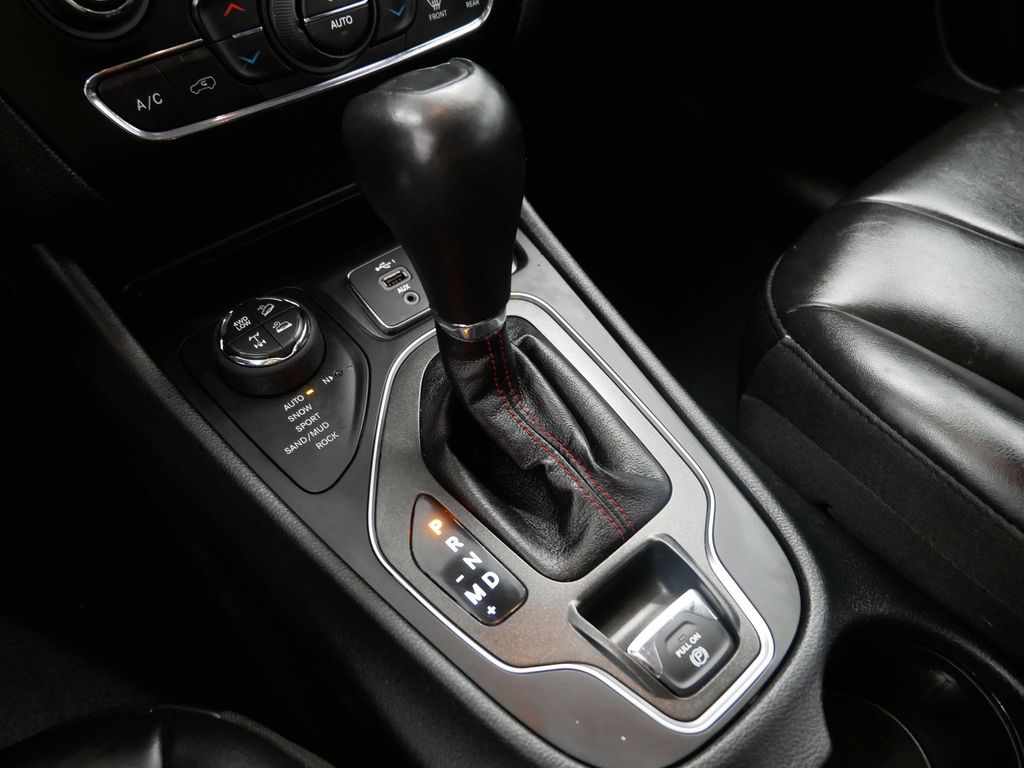 Thumbnail: 2022 Jeep Cherokee - 37