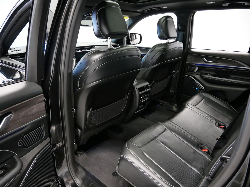 Thumbnail: 2022 Jeep Grand Cherokee - 8