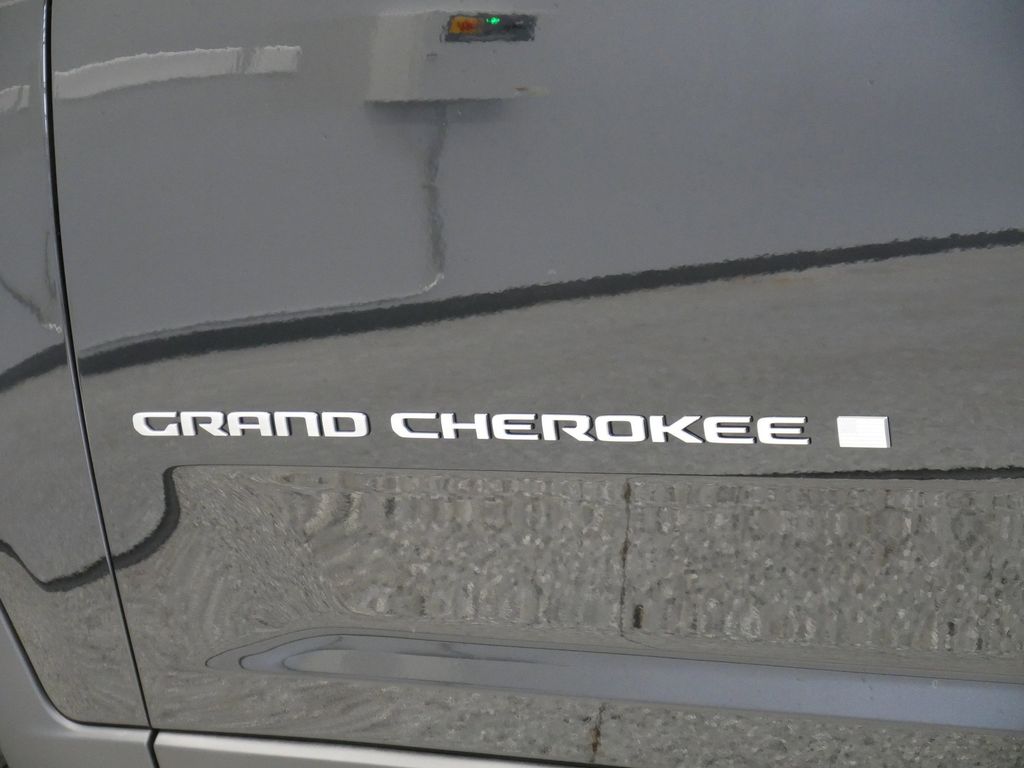 Thumbnail: 2025 Jeep Grand Cherokee - 17