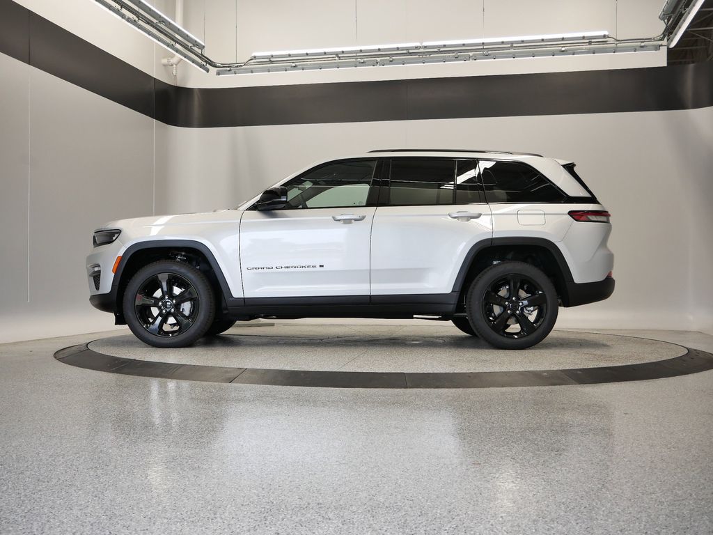 Thumbnail: 2025 Jeep Grand Cherokee - 42