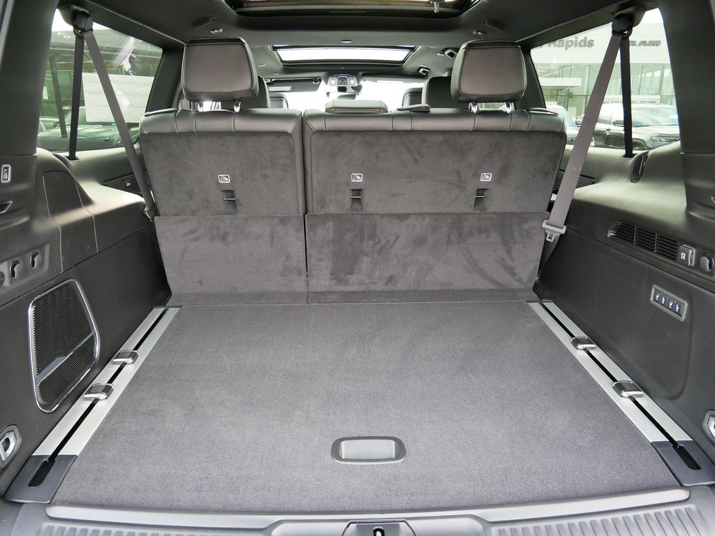 Thumbnail: 2025 Jeep Wagoneer - 12