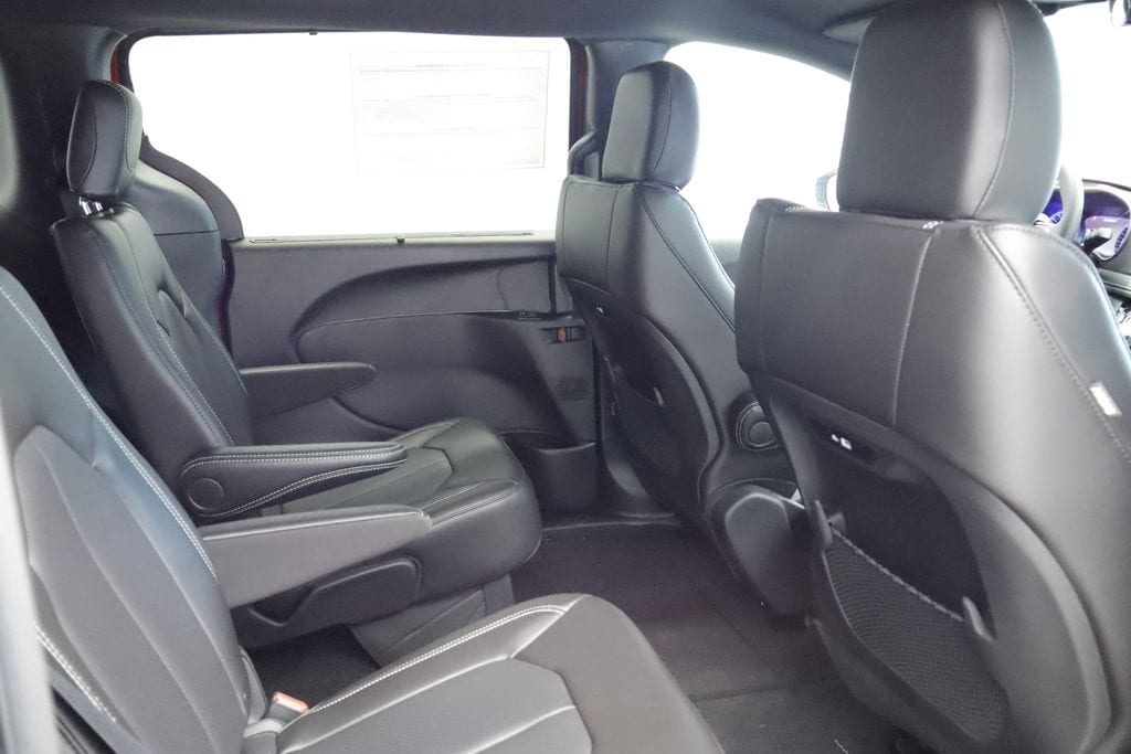 Thumbnail: 2026 Chrysler Pacifica - 14