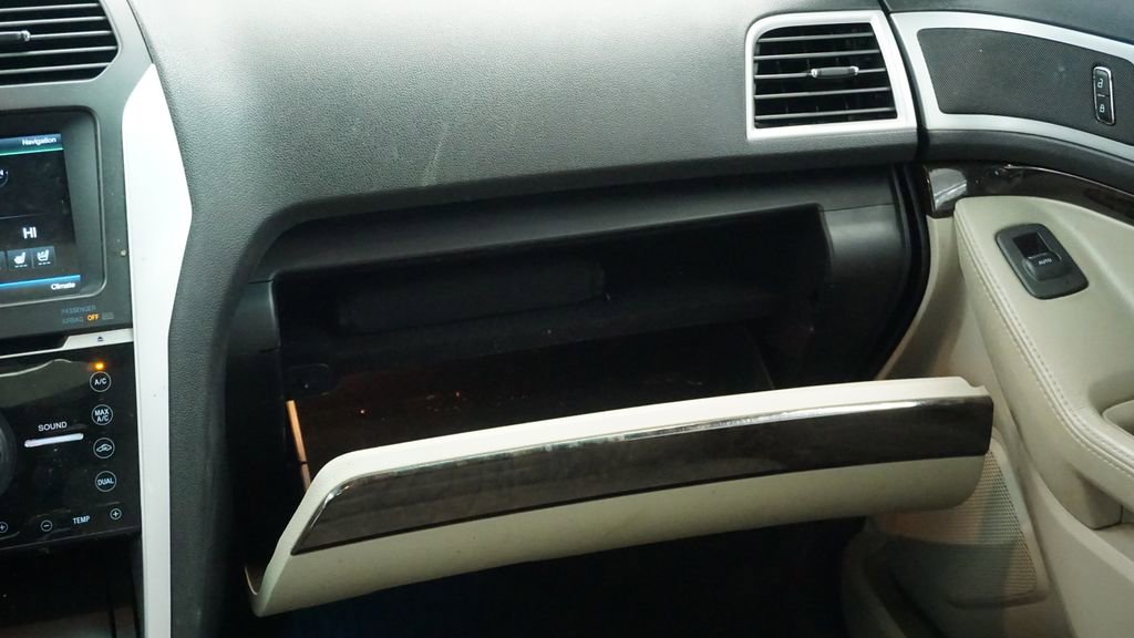 Thumbnail: 2011 Ford Explorer - 24