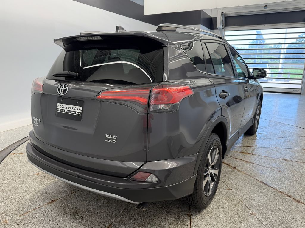 Thumbnail: 2017 Toyota RAV4 - 10