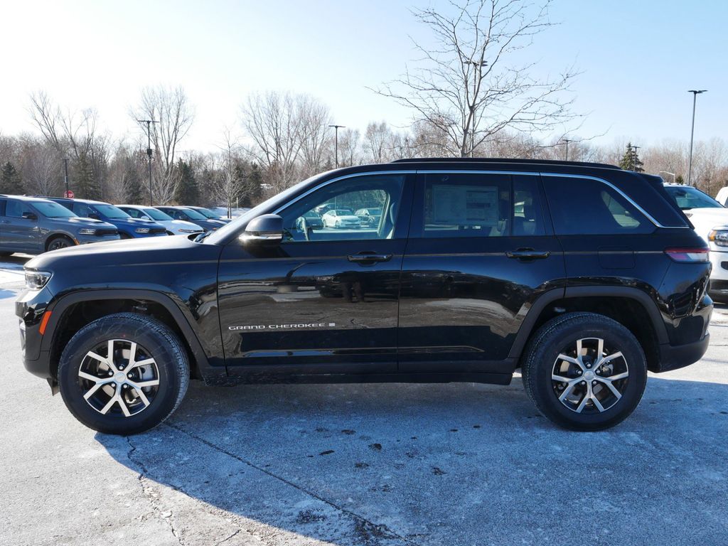Thumbnail: 2025 Jeep Grand Cherokee - 17