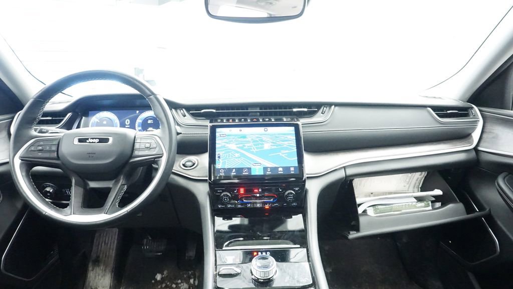 Thumbnail: 2022 Jeep Grand Cherokee - 24