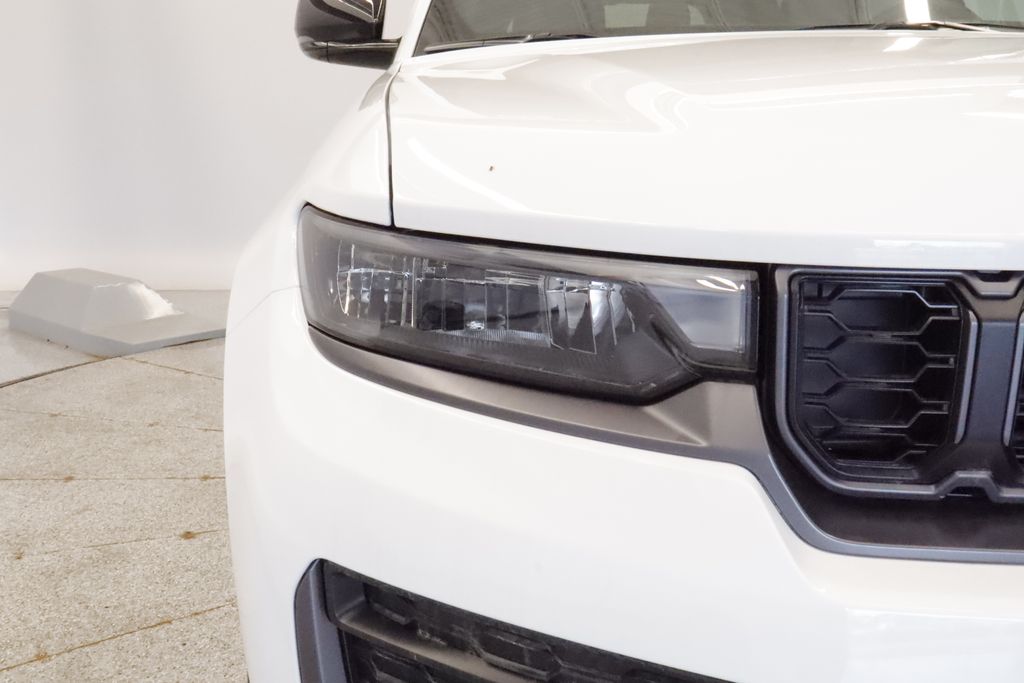 Thumbnail: 2026 Jeep Grand Cherokee L - 3
