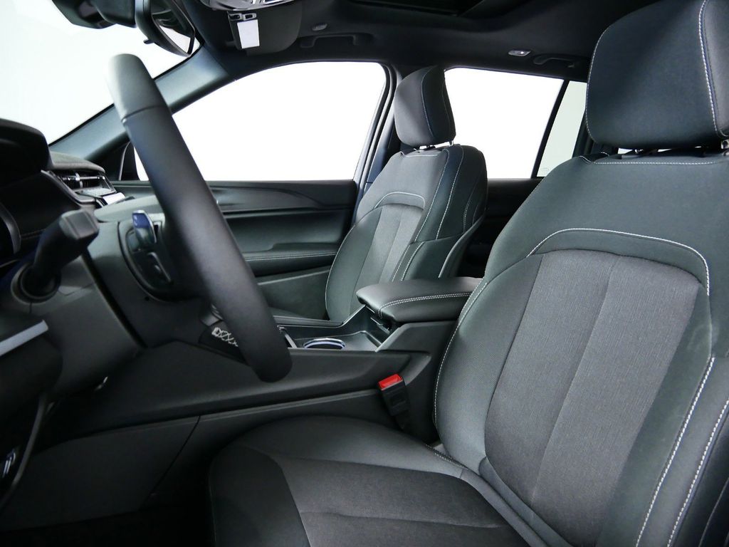 Thumbnail: 2025 Jeep Grand Cherokee - 34