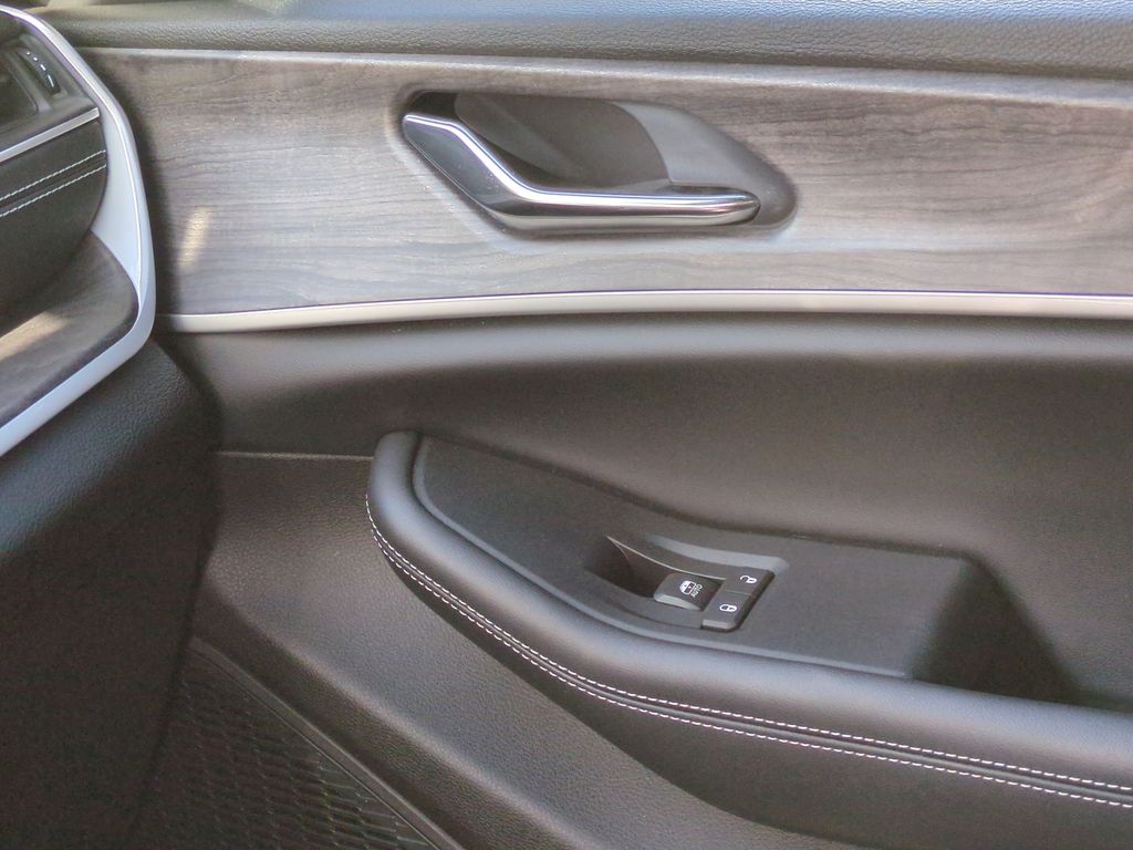 Thumbnail: 2024 Jeep Grand Cherokee - 37