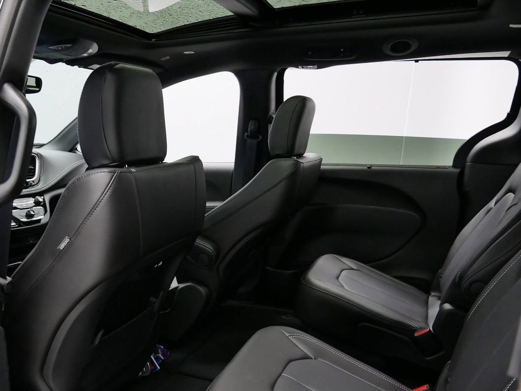 Thumbnail: 2026 Chrysler Pacifica - 20