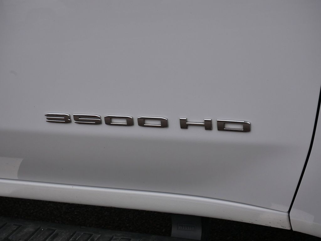 Thumbnail: 2022 GMC Sierra 3500 - 49