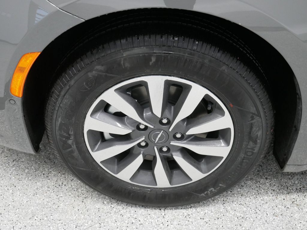 2025 Chrysler Pacifica Hybrid Select 21