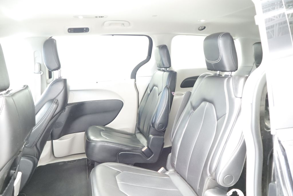 Thumbnail: 2023 Chrysler Pacifica - 21