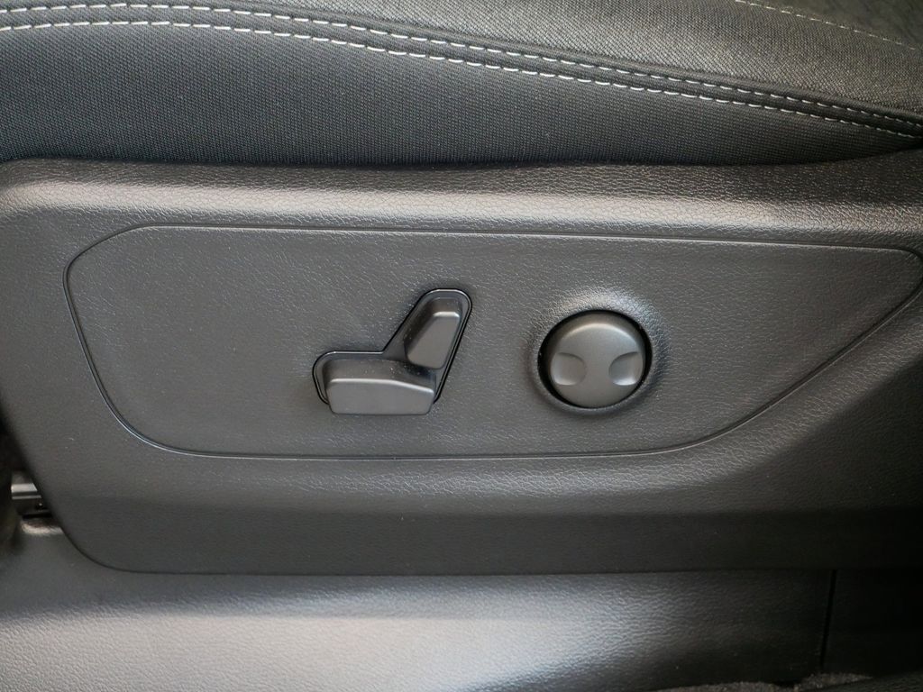 Thumbnail: 2026 RAM 1500 - 4